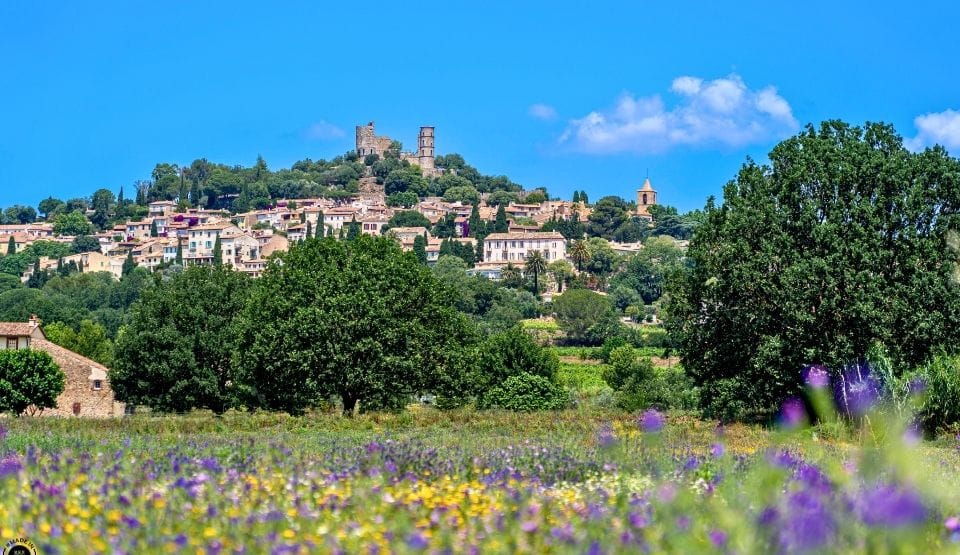 Grimaud Village proche de la villa chantyviere