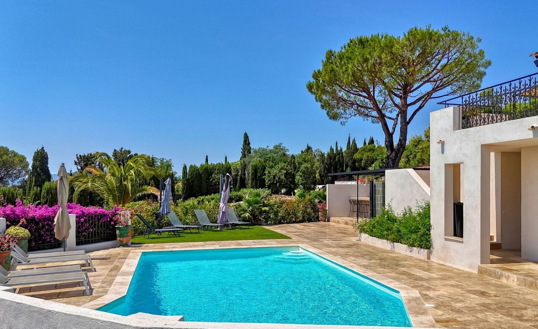 Villa piscine plage privée Var