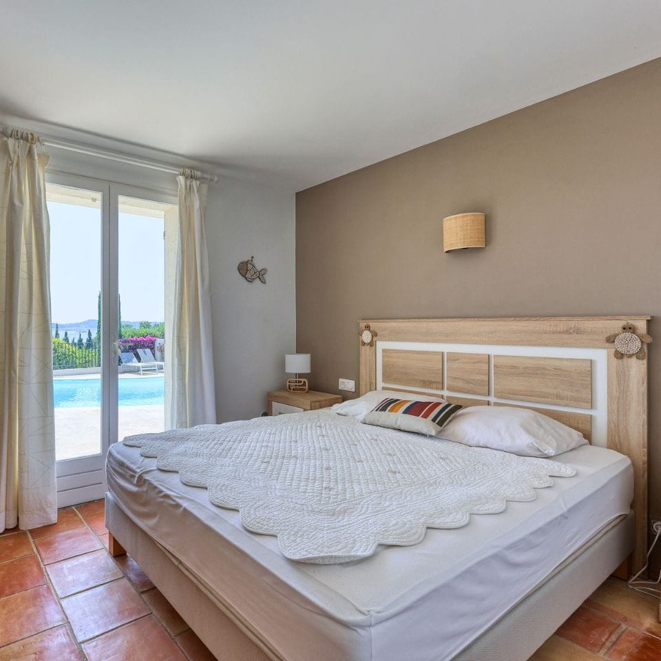 Chambre spacieuse et lumineuse dans la villa de luxe à Sainte-Maxime