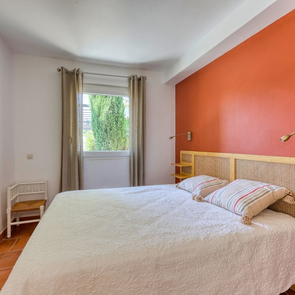 Confort absolu et décoration raffinée dans les chambres de la villa