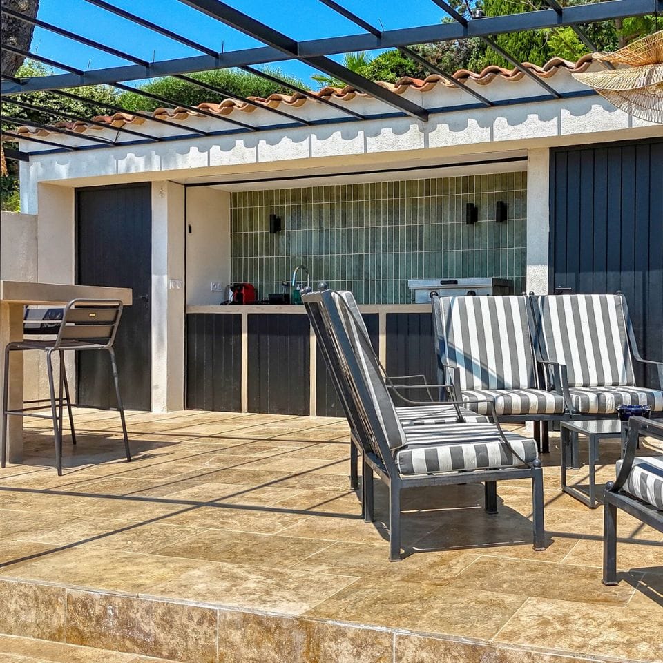 Pool house et piscine