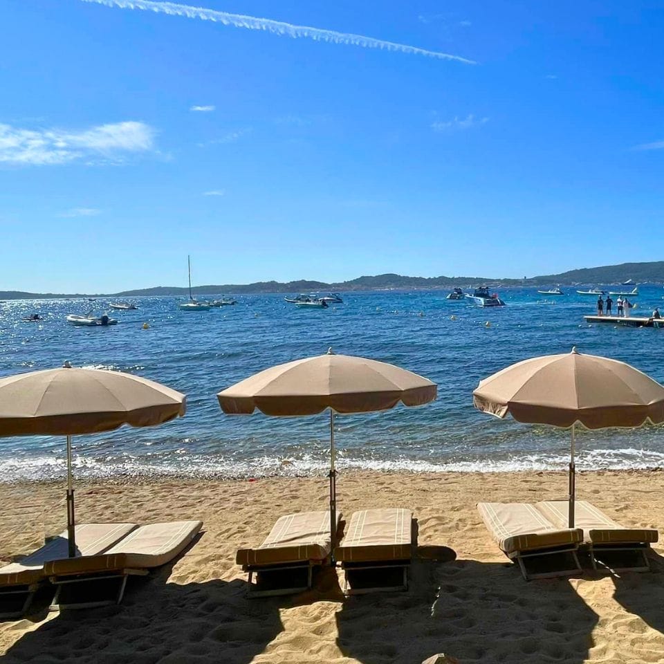Profitez de la plage privée du domaine