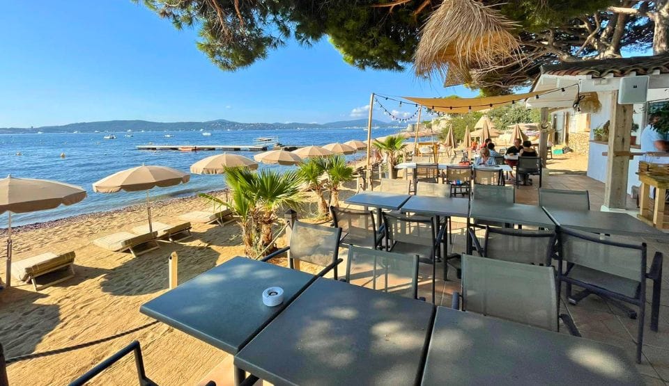 Restaurant de plage privé proche de la Villa La Chantyvière Restaurant de plage privé proche de la Villa La Chantyvière