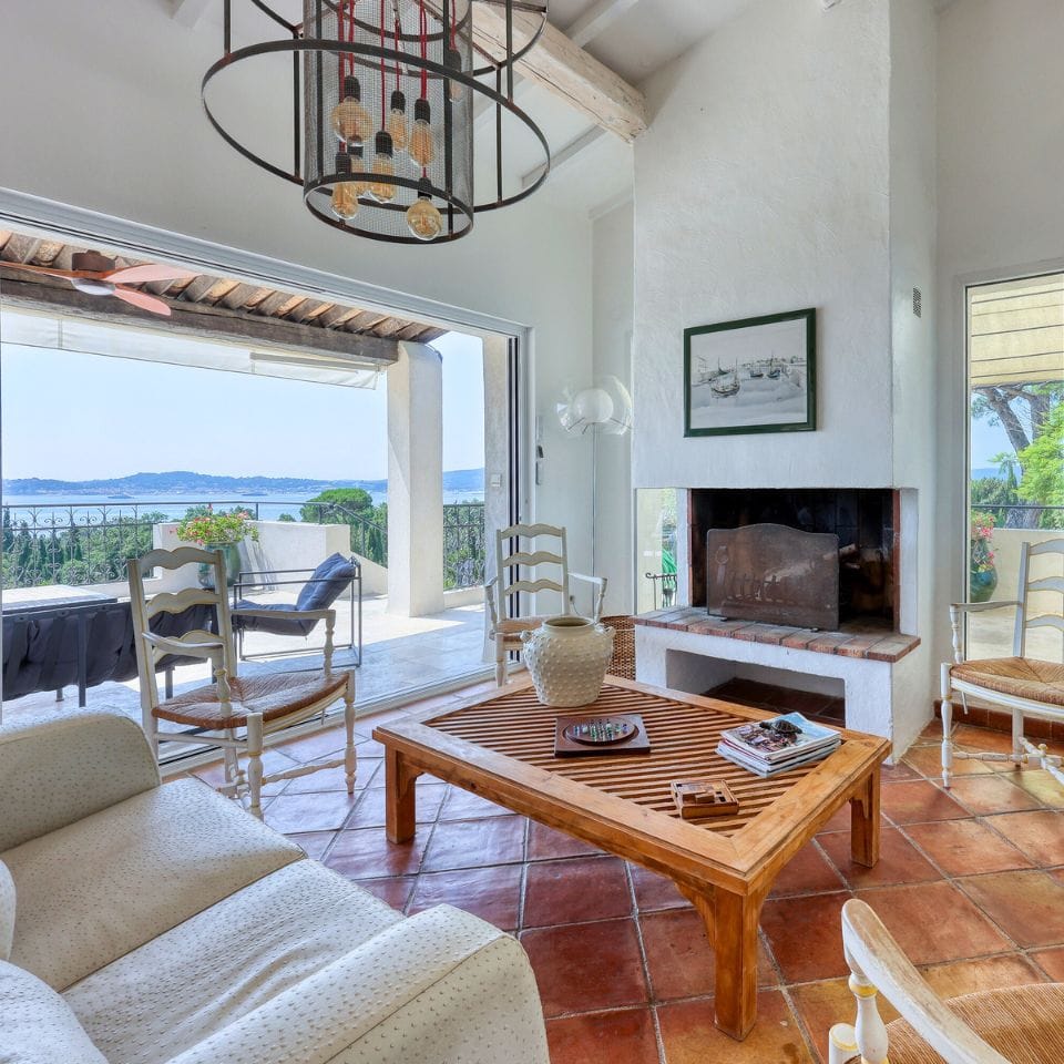 Salon panoramique avec vue mer sur le golfe de Saint-Tropez