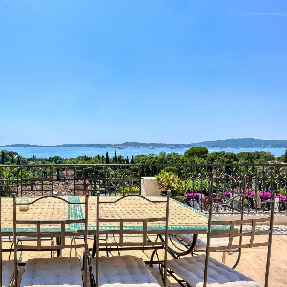Terrasse panoramique avec vue mer sur le golfe de Saint-Tropez