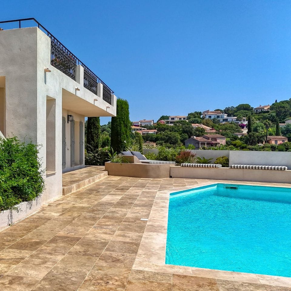 Terrasse privée de la Villa La Chantyvière, entre mer et ciel