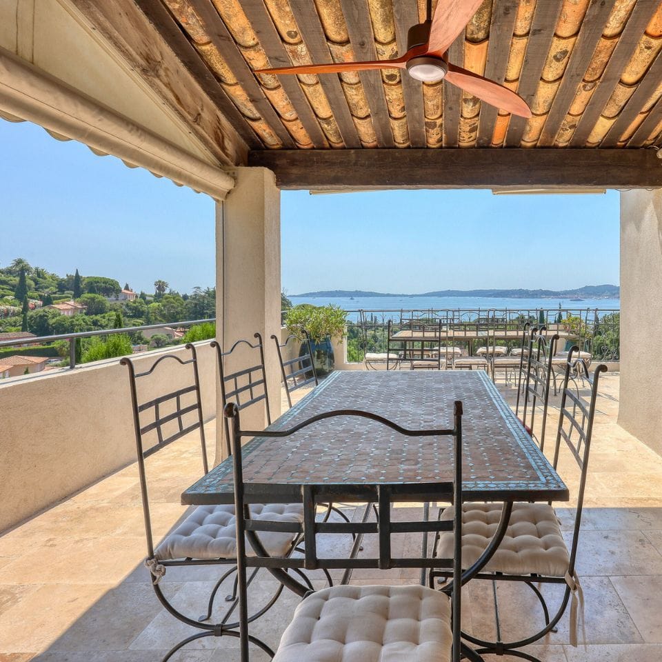 Vue mer, terrasse et piscine à Sainte-Maxime