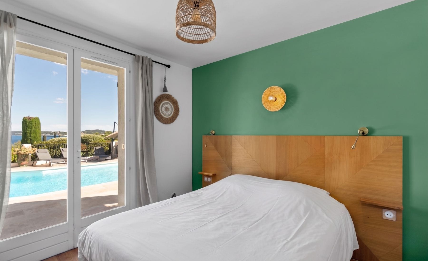 Chambre parentale climatisée vue mer