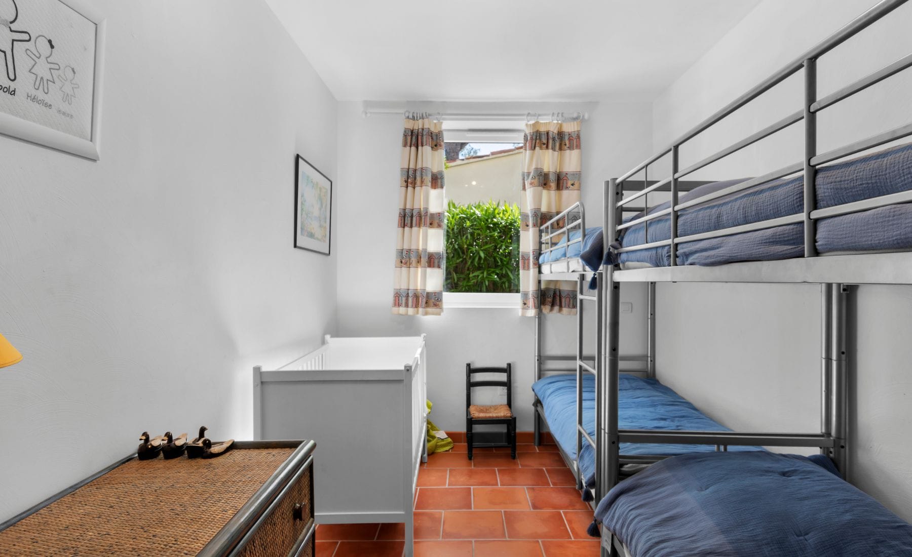 Dortoir enfants lits superposés villa famille Dortoir enfants avec lits superposés villa familiale La Chantyvière Sainte-Maxime jusqu'à 8 enfants