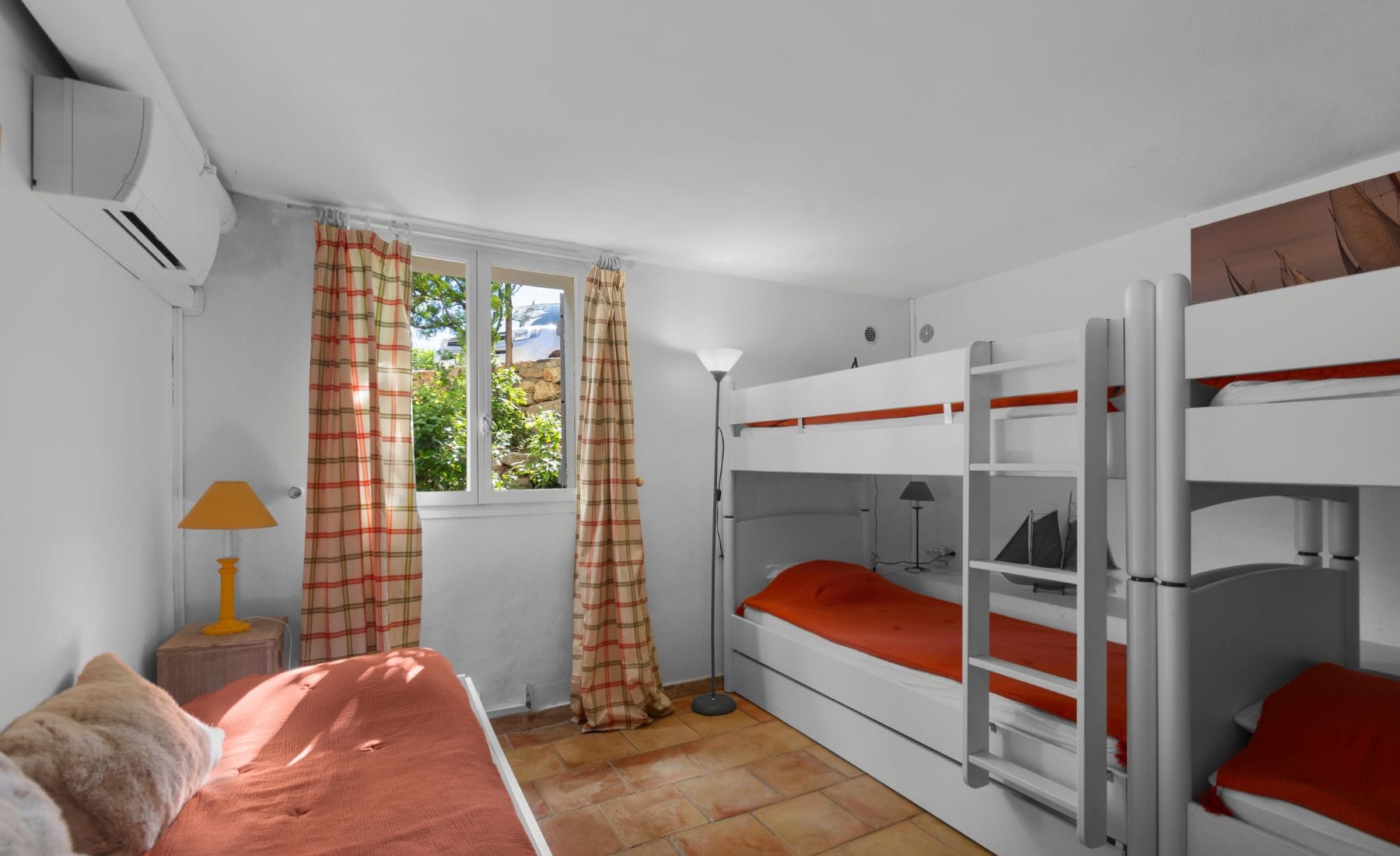 Villa familiale La Chantyvière à Sainte-Maxime pour familles nombreuses jusqu'à 16 personnes Golfe de Saint-Tropez Villa familiale La Chantyvière à Sainte-Maxime pour familles nombreuses jusqu'à 16 personnes Golfe de Saint-Tropez