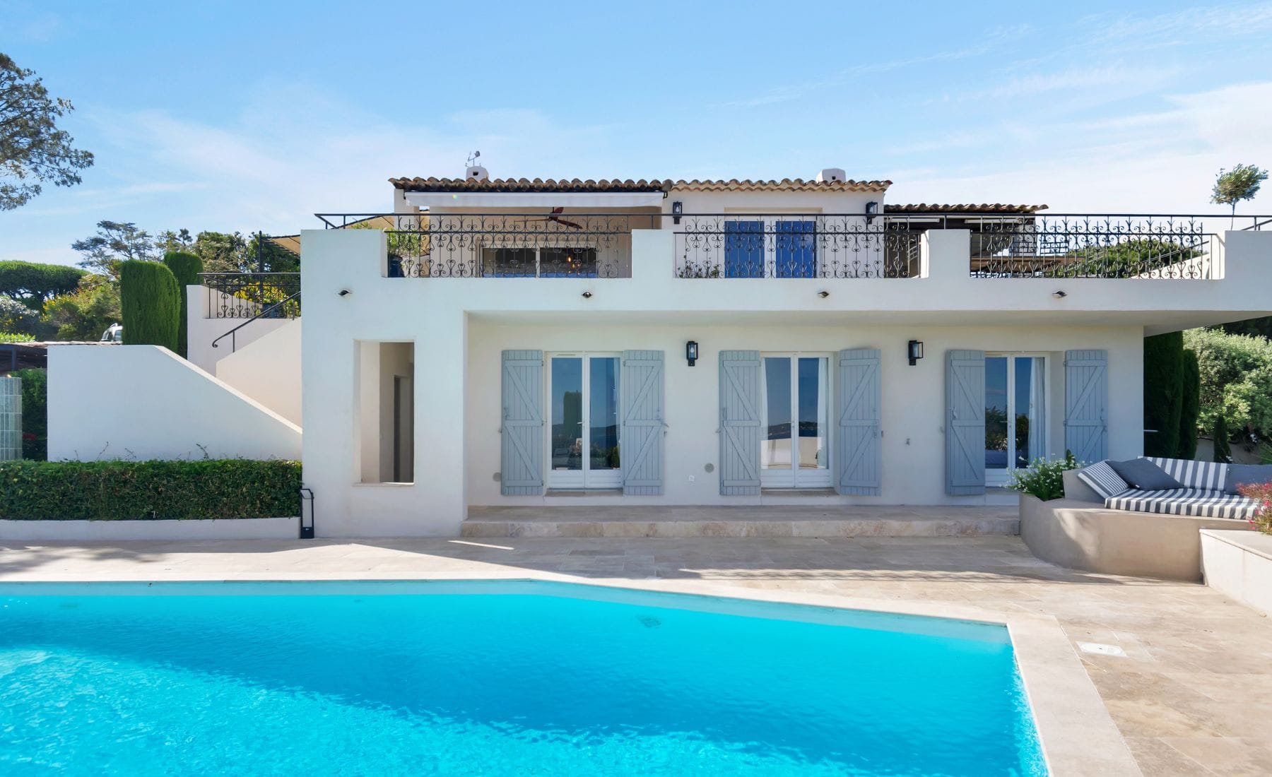 Villa famille piscine et plage privée Villa familiale avec piscine privée et plage privée à Sainte-Maxime Golfe de Saint-Tropez